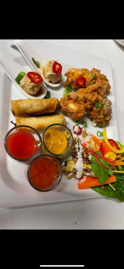 Siam Over 300 Years Old With Thai Restaurant *
